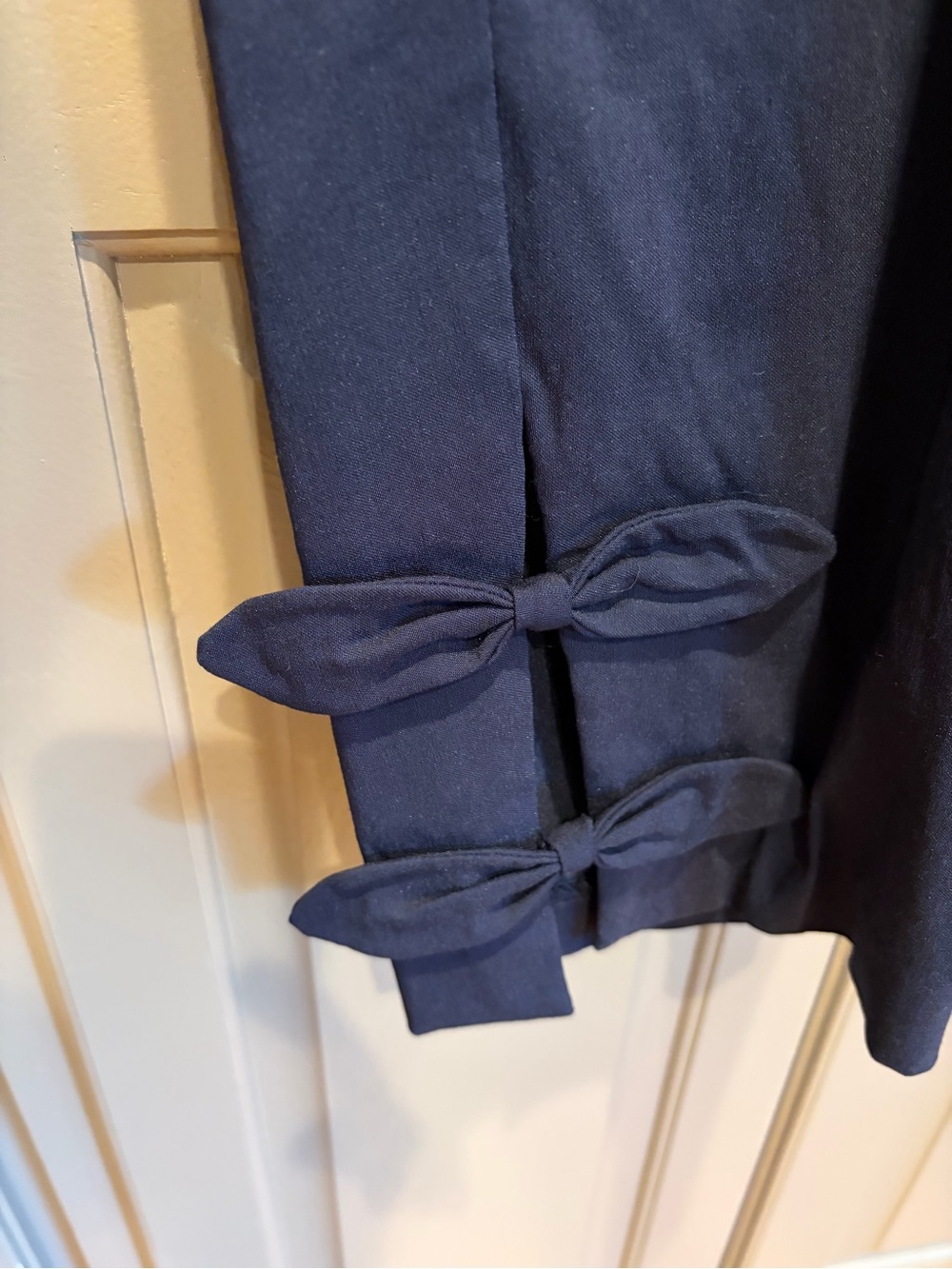 crown & ivy Navy Cropped Capri Leggings with Hem Bows - Picture 2 of 8